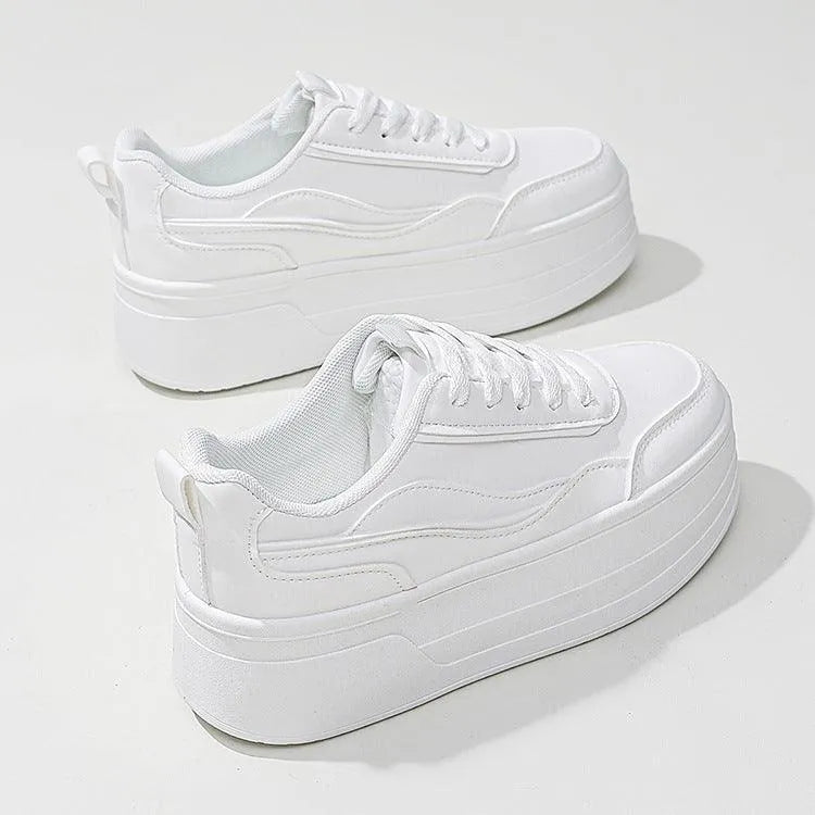 Weiße Plateausneaker - Minimalistisches Design