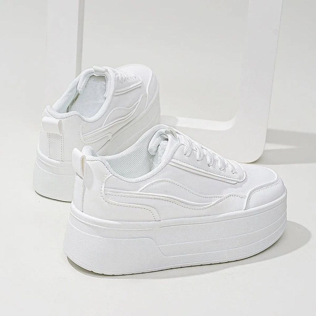 Weiße Plateausneaker - Minimalistisches Design