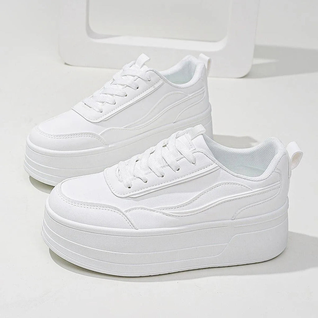 Weiße Plateausneaker - Minimalistisches Design