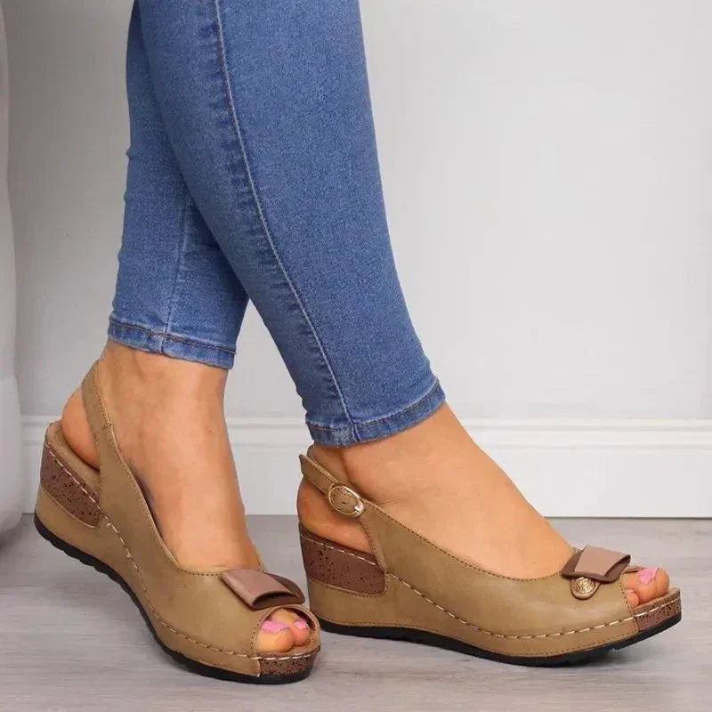 Orthopädische Absatzsandalen mit Komfort und Eleganz
