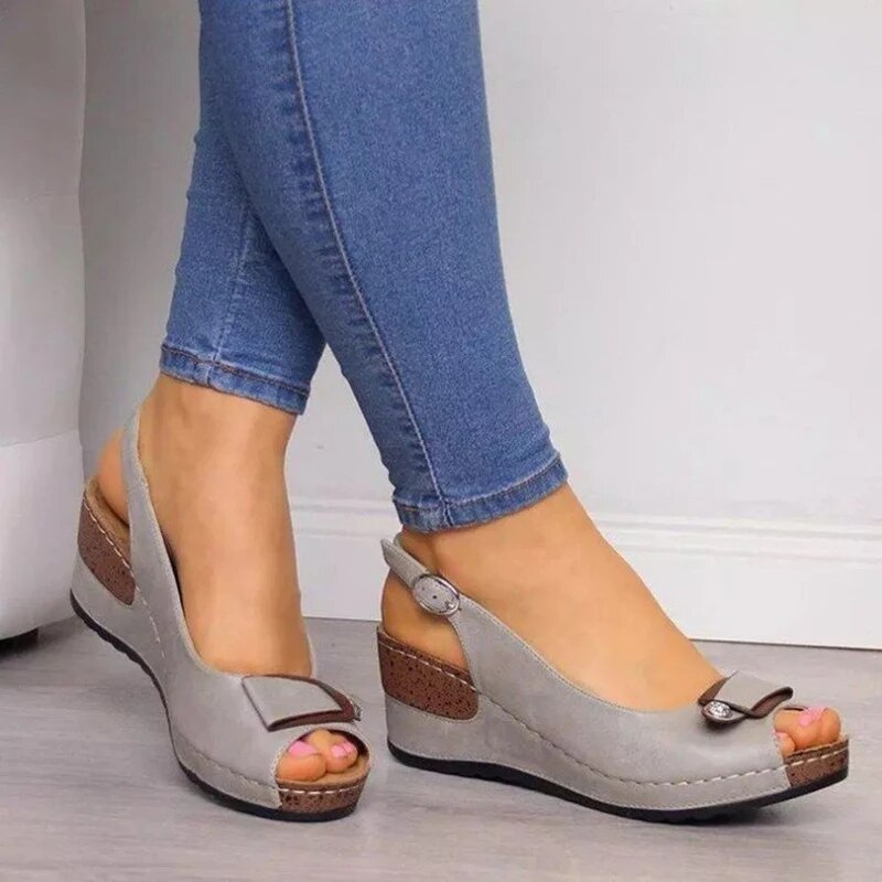 Orthopädische Absatzsandalen mit Komfort und Eleganz