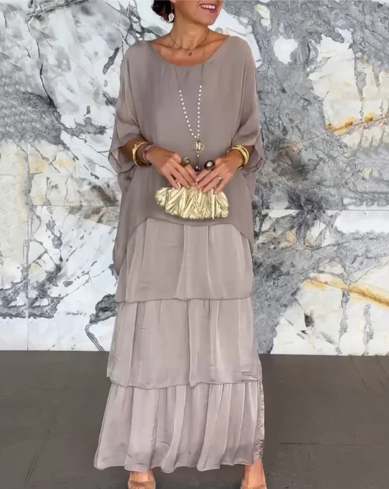 Elegantes Maxikleid mit weitem Rundhalsausschnitt