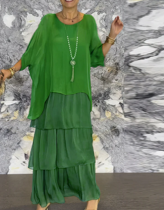 Elegantes Maxikleid mit weitem Rundhalsausschnitt