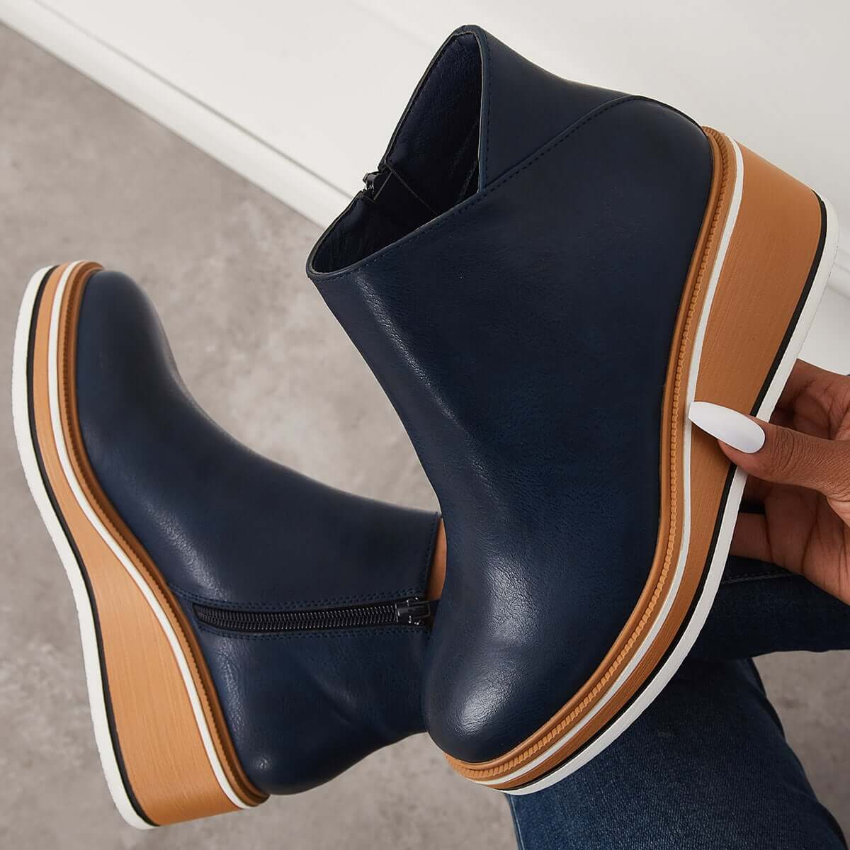 Stilvolle Plateau-Stiefeletten mit Reißverschluss
