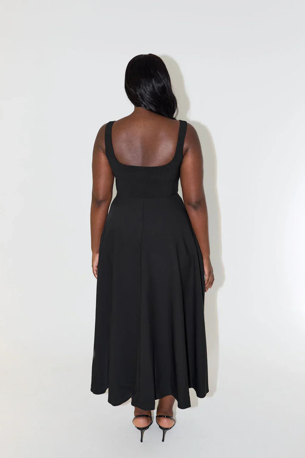 Midi-Kleid mit hoher Taille und quadratischem Ausschnitt