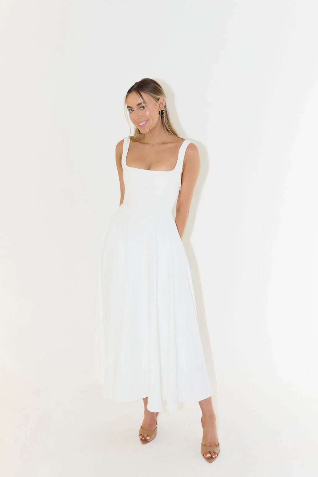 Midi-Kleid mit hoher Taille und quadratischem Ausschnitt