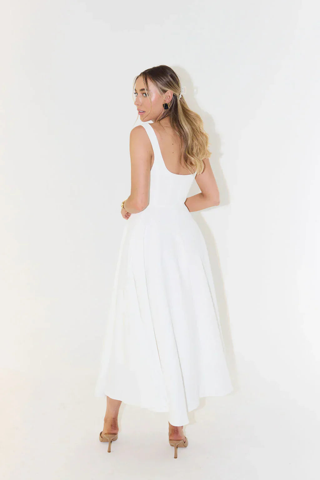 Midi-Kleid mit hoher Taille und quadratischem Ausschnitt
