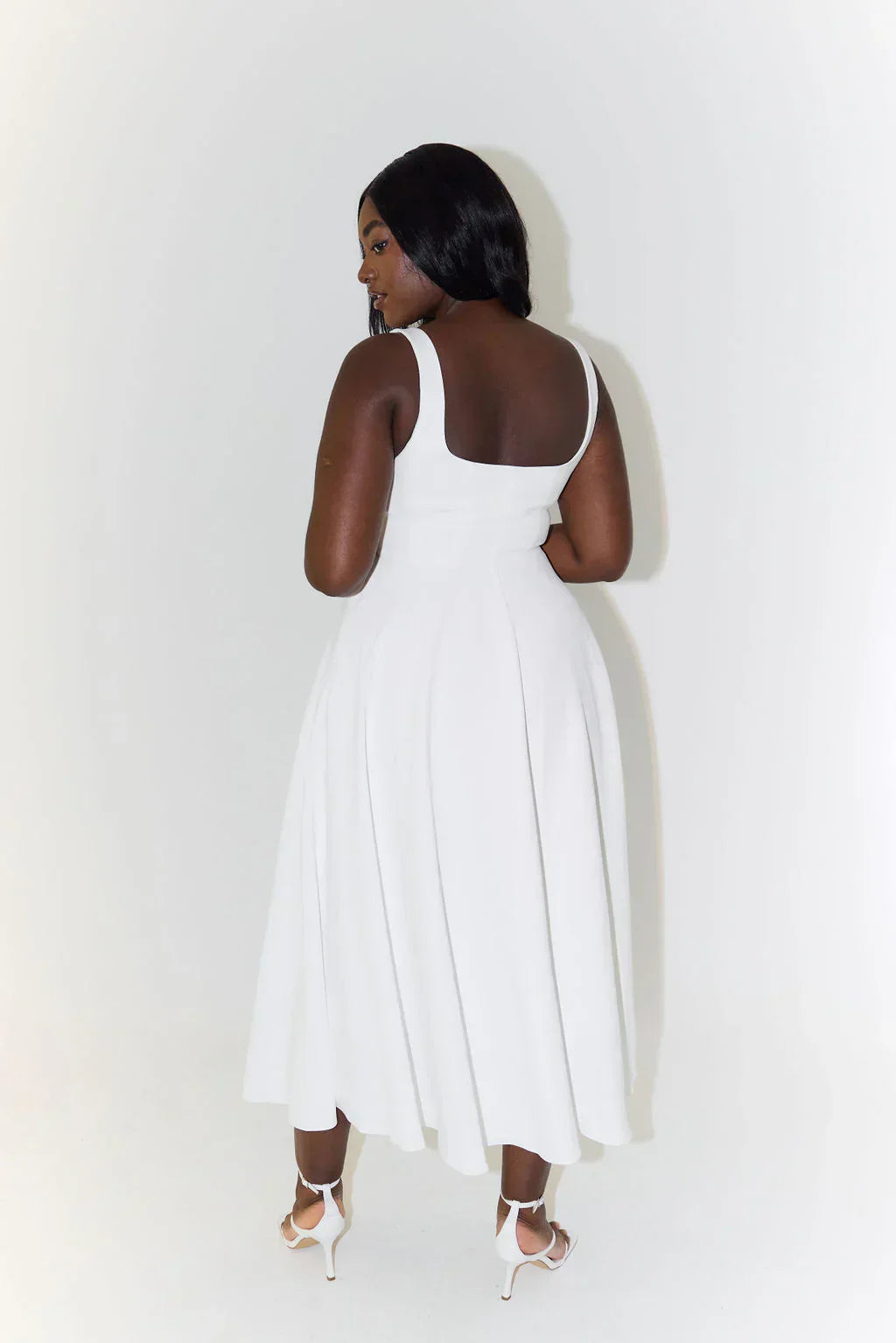 Midi-Kleid mit hoher Taille und quadratischem Ausschnitt