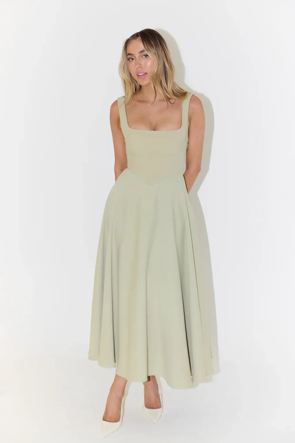 Midi-Kleid mit hoher Taille und quadratischem Ausschnitt