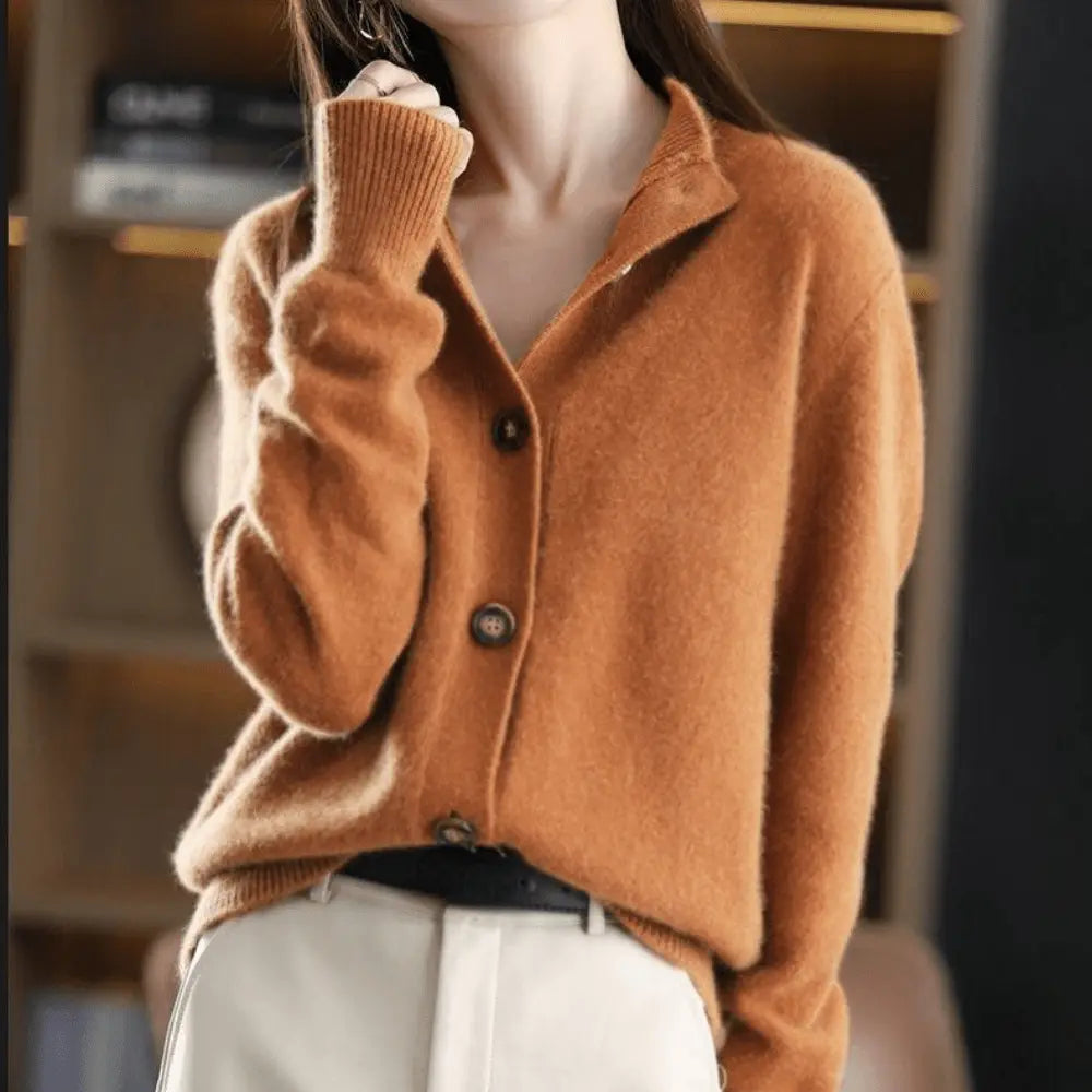 Luxuriöse Kaschmir Strickjacke: Zeitloses Design & Komfort