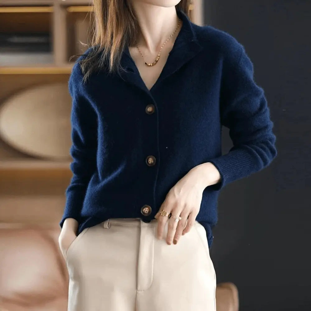 Luxuriöse Kaschmir Strickjacke: Zeitloses Design & Komfort