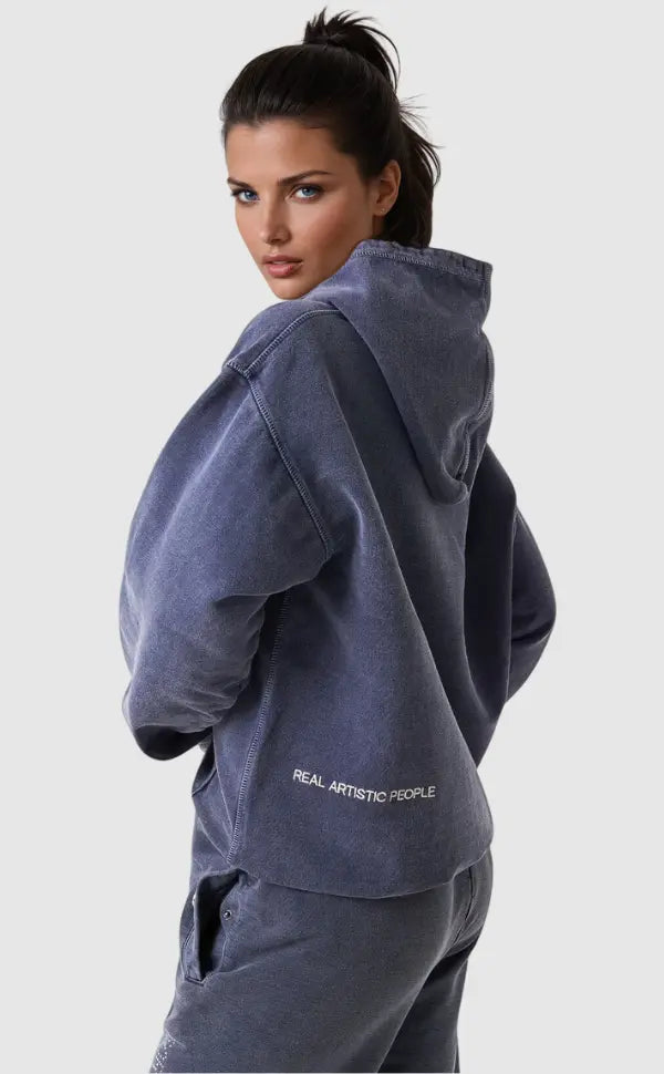 Bequemer Kapuzenpullover mit modernem Design