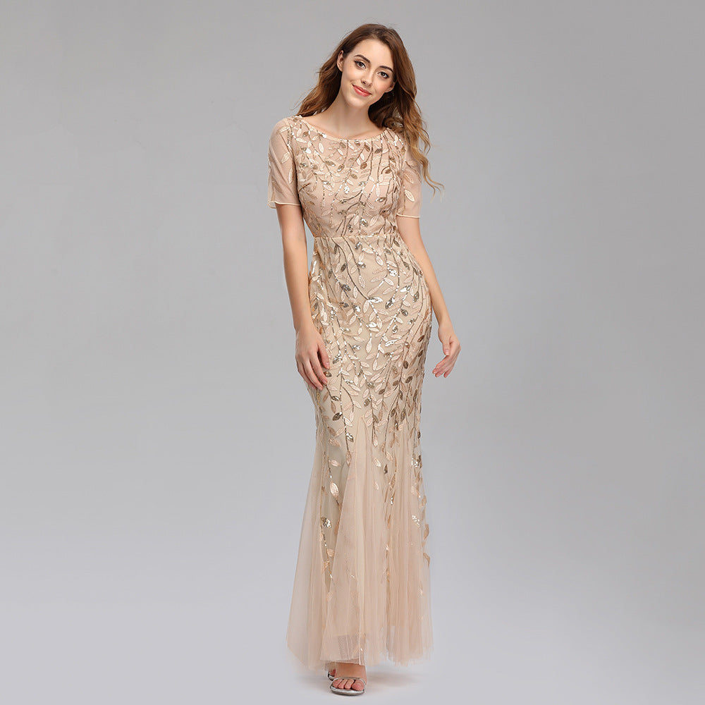 Goldenes Abendkleid: Elegant & Vielseitig