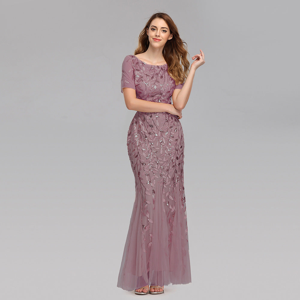 Goldenes Abendkleid: Elegant & Vielseitig