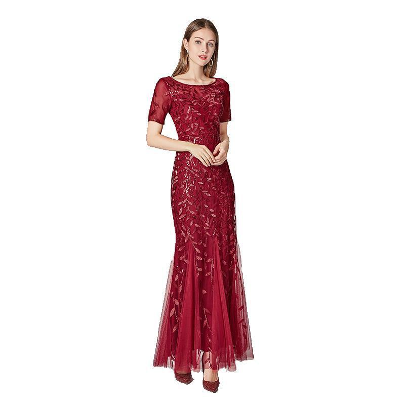 Goldenes Abendkleid: Elegant & Vielseitig