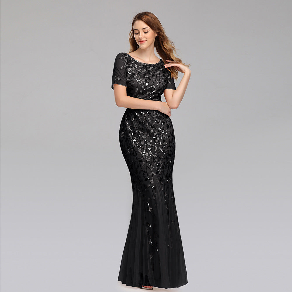 Goldenes Abendkleid: Elegant & Vielseitig