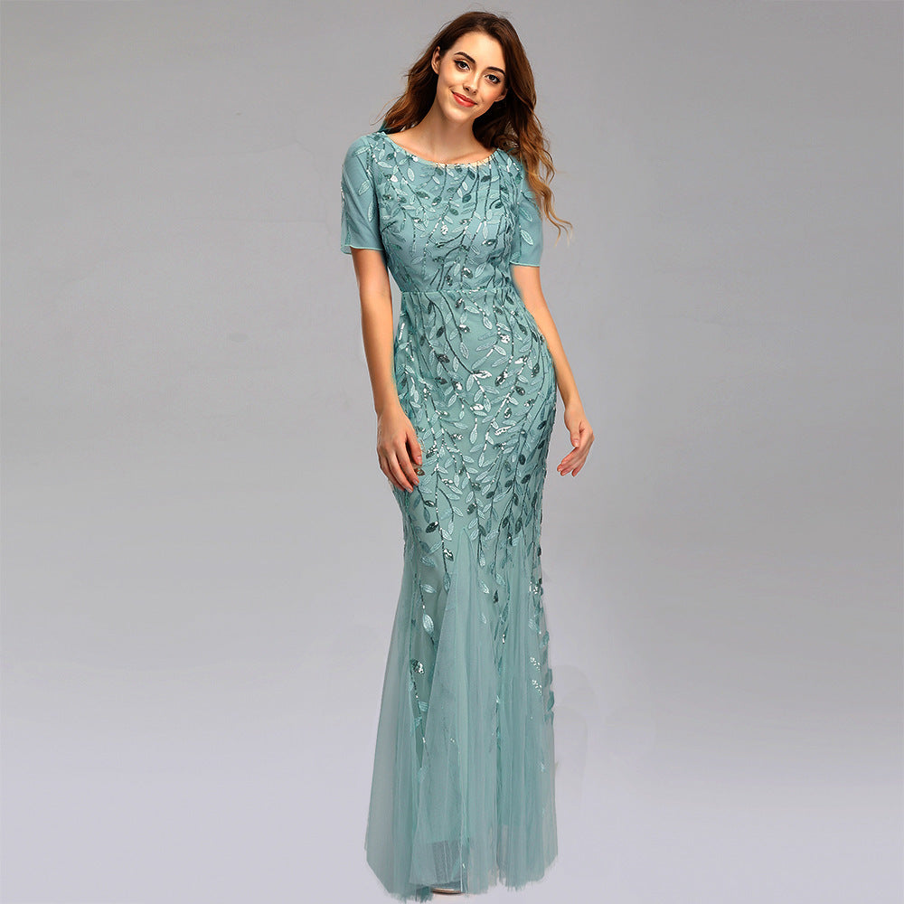 Goldenes Abendkleid: Elegant & Vielseitig