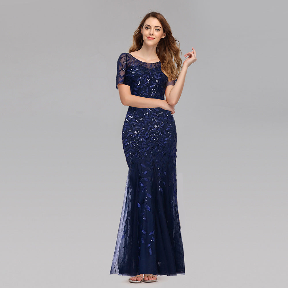 Goldenes Abendkleid: Elegant & Vielseitig