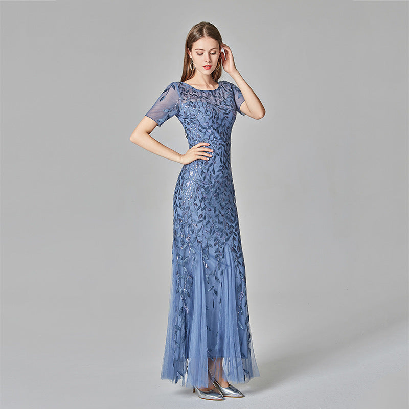 Goldenes Abendkleid: Elegant & Vielseitig