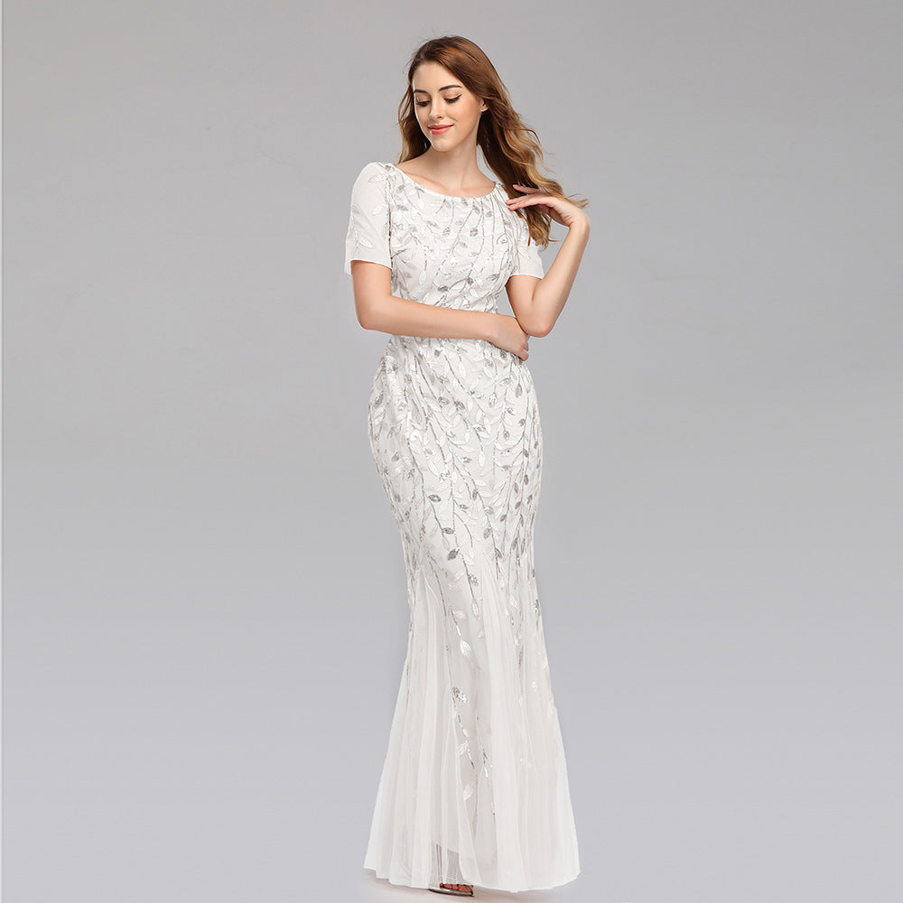 Goldenes Abendkleid: Elegant & Vielseitig