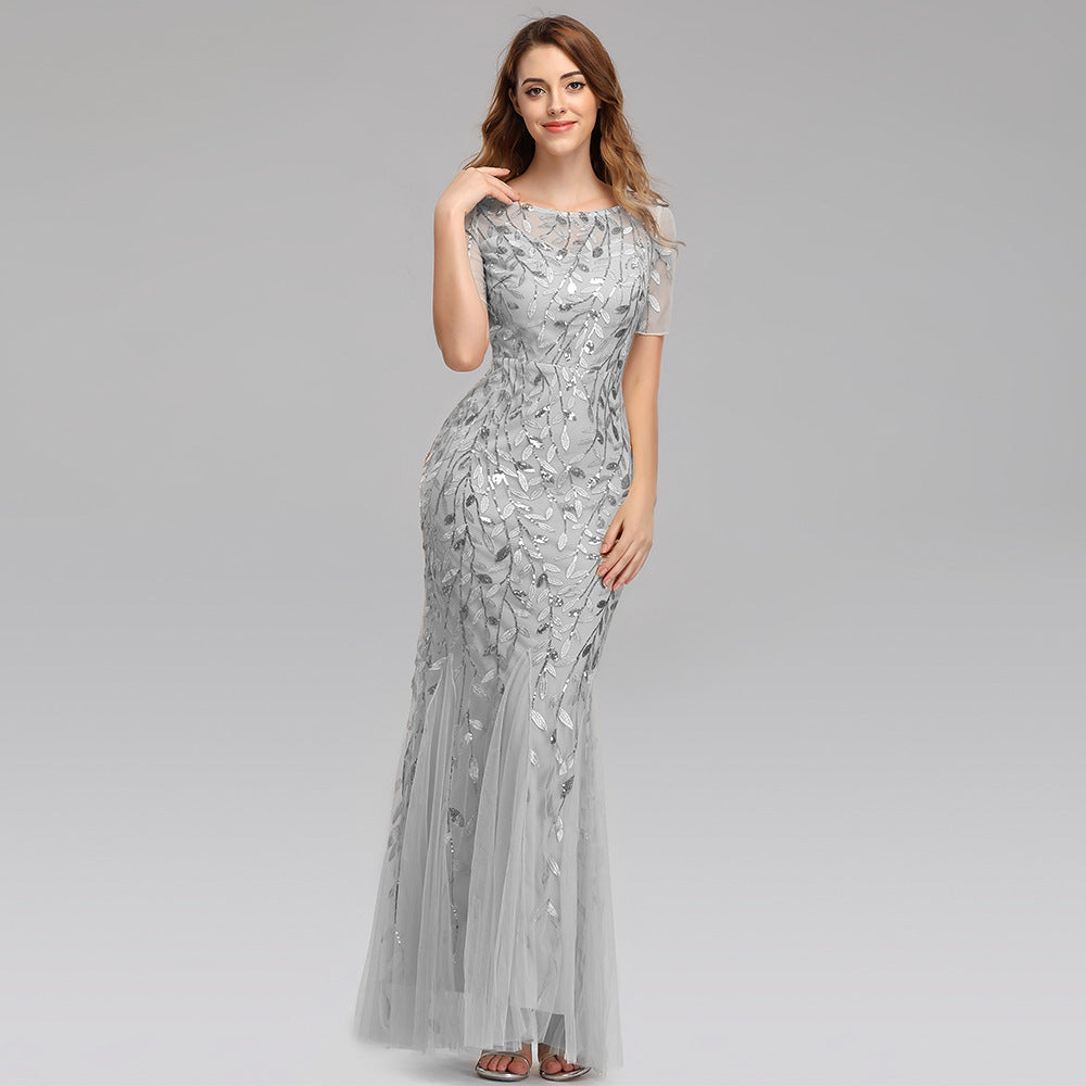 Goldenes Abendkleid: Elegant & Vielseitig