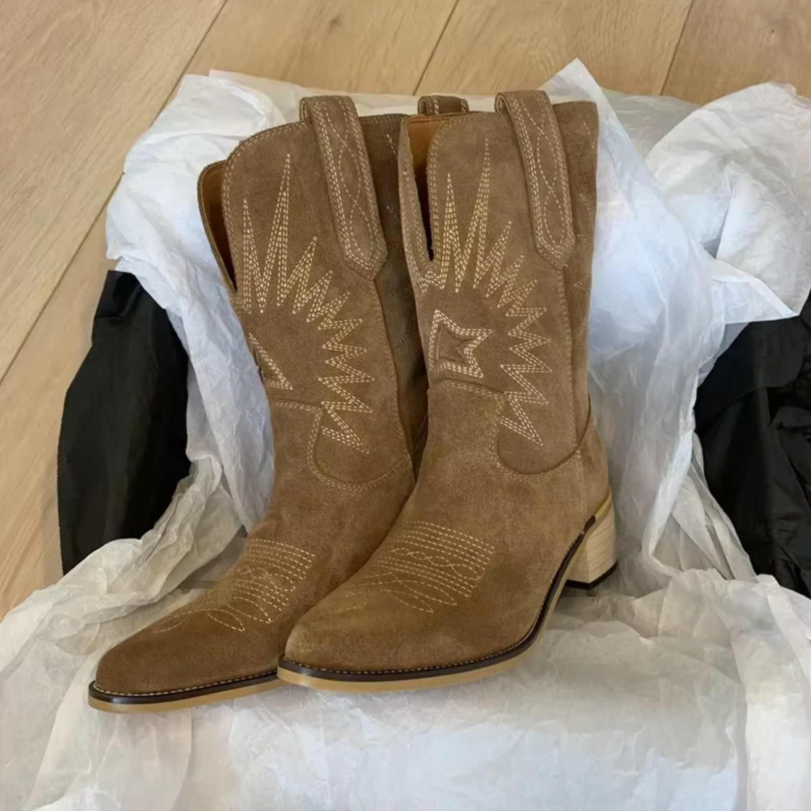 Handgestickte Damen-Lederstiefel im Vintage-Stil