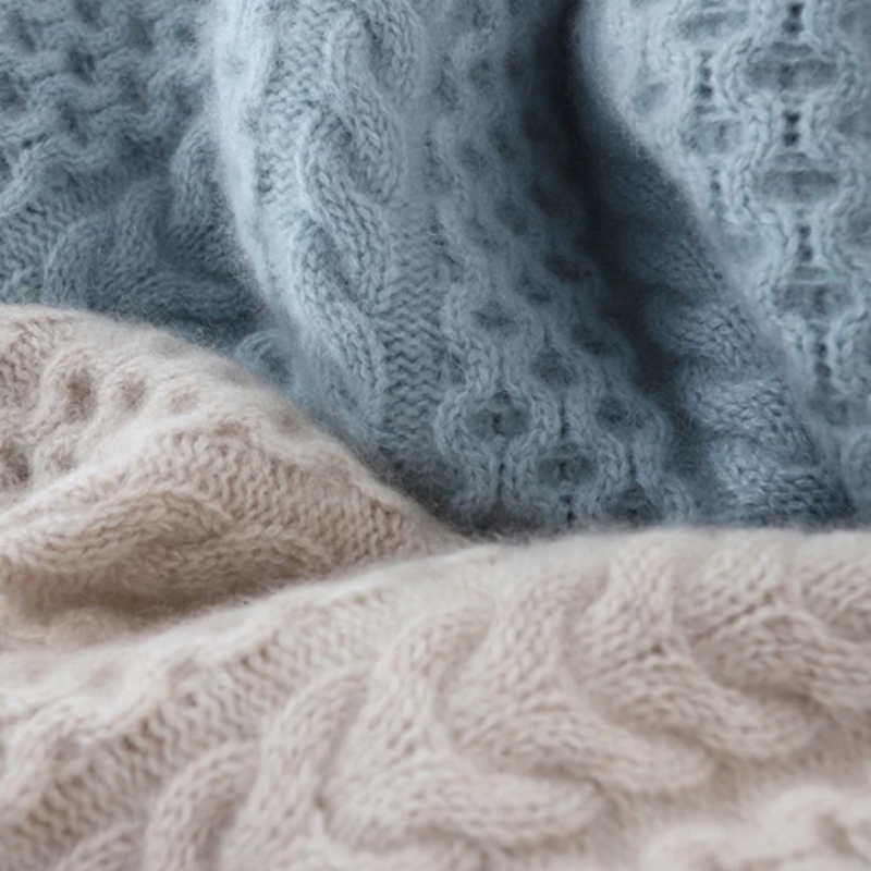 Luxuriöser Kaschmir-Rollkragenpullover mit Karomuster
