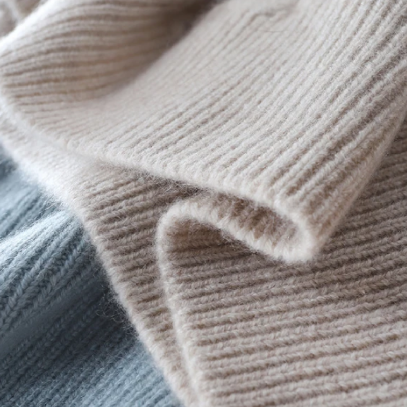 Luxuriöser Kaschmir-Rollkragenpullover mit Karomuster