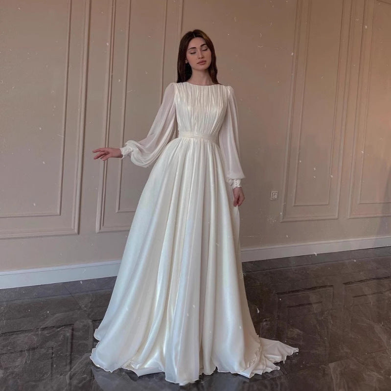 Weißes Hochzeitskleid mit langen Ärmeln und Rundhalsausschnitt
