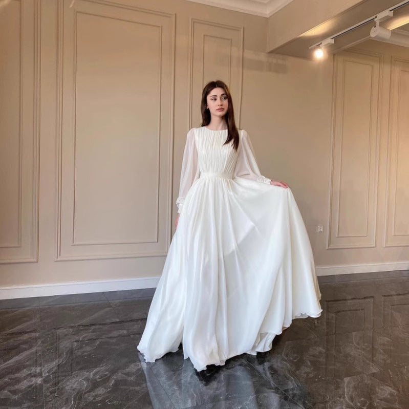 Weißes Hochzeitskleid mit langen Ärmeln und Rundhalsausschnitt