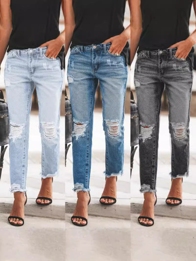 Damen Ripped Jeans: Lässiger Schnitt mit ausgefransten Säumen