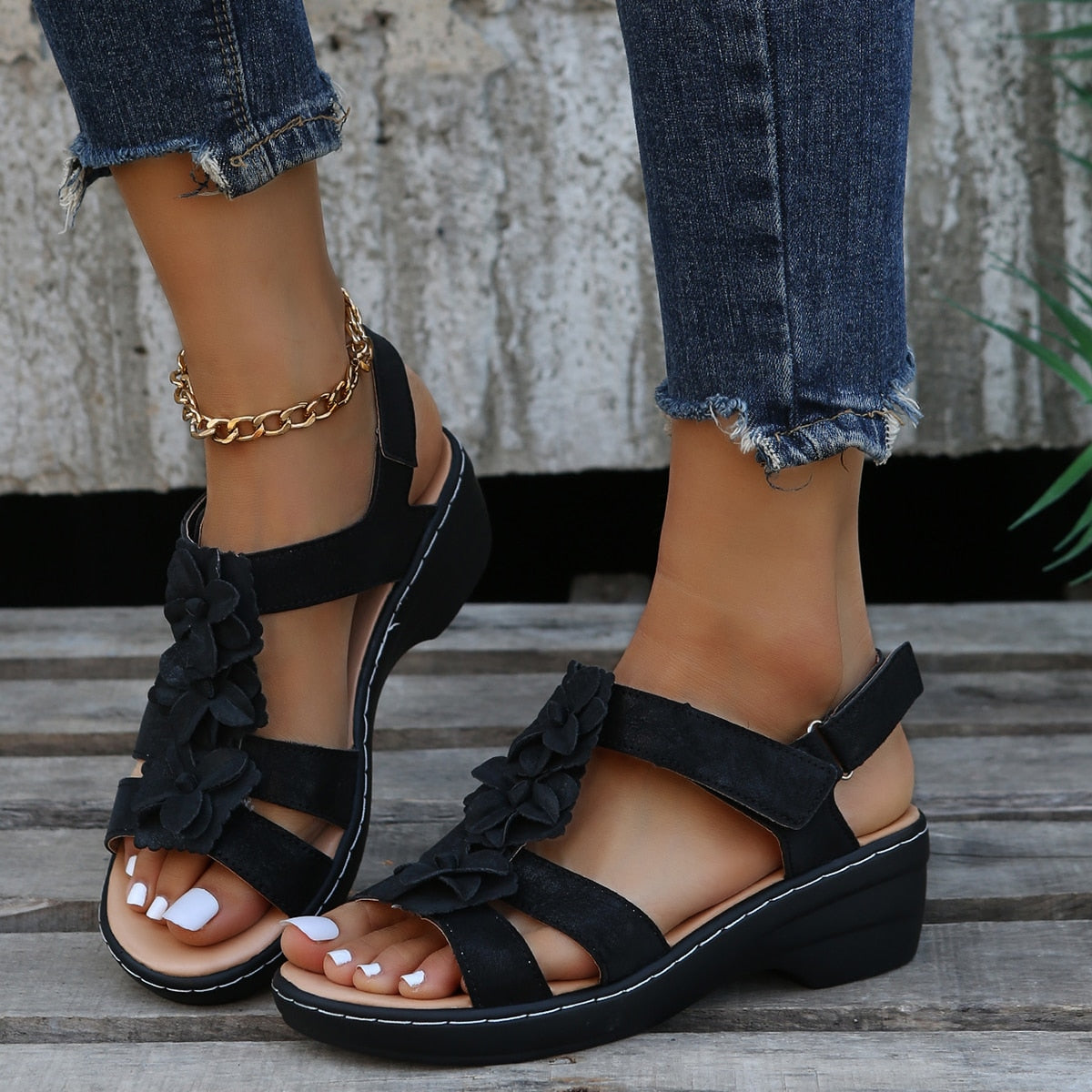 Orthopädische Sandalen mit Blumenmuster