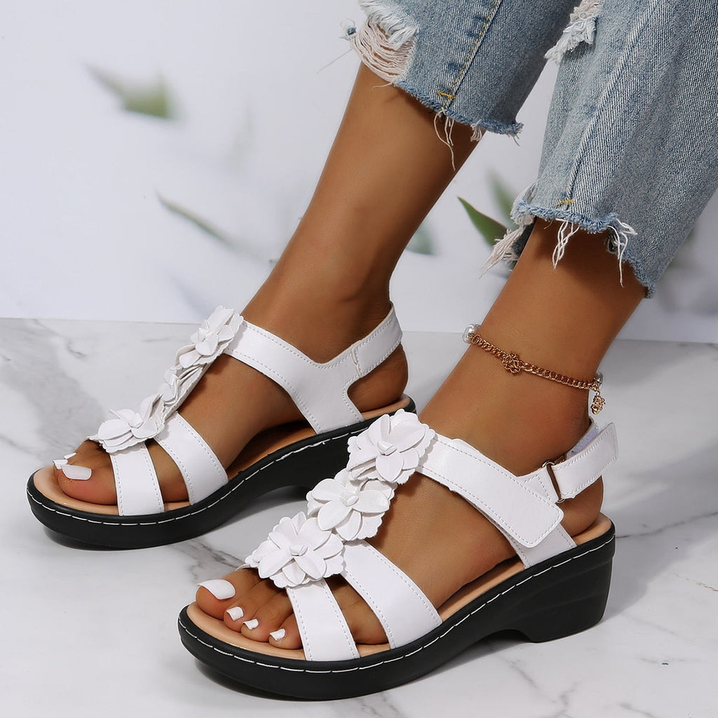 Orthopädische Sandalen mit Blumenmuster