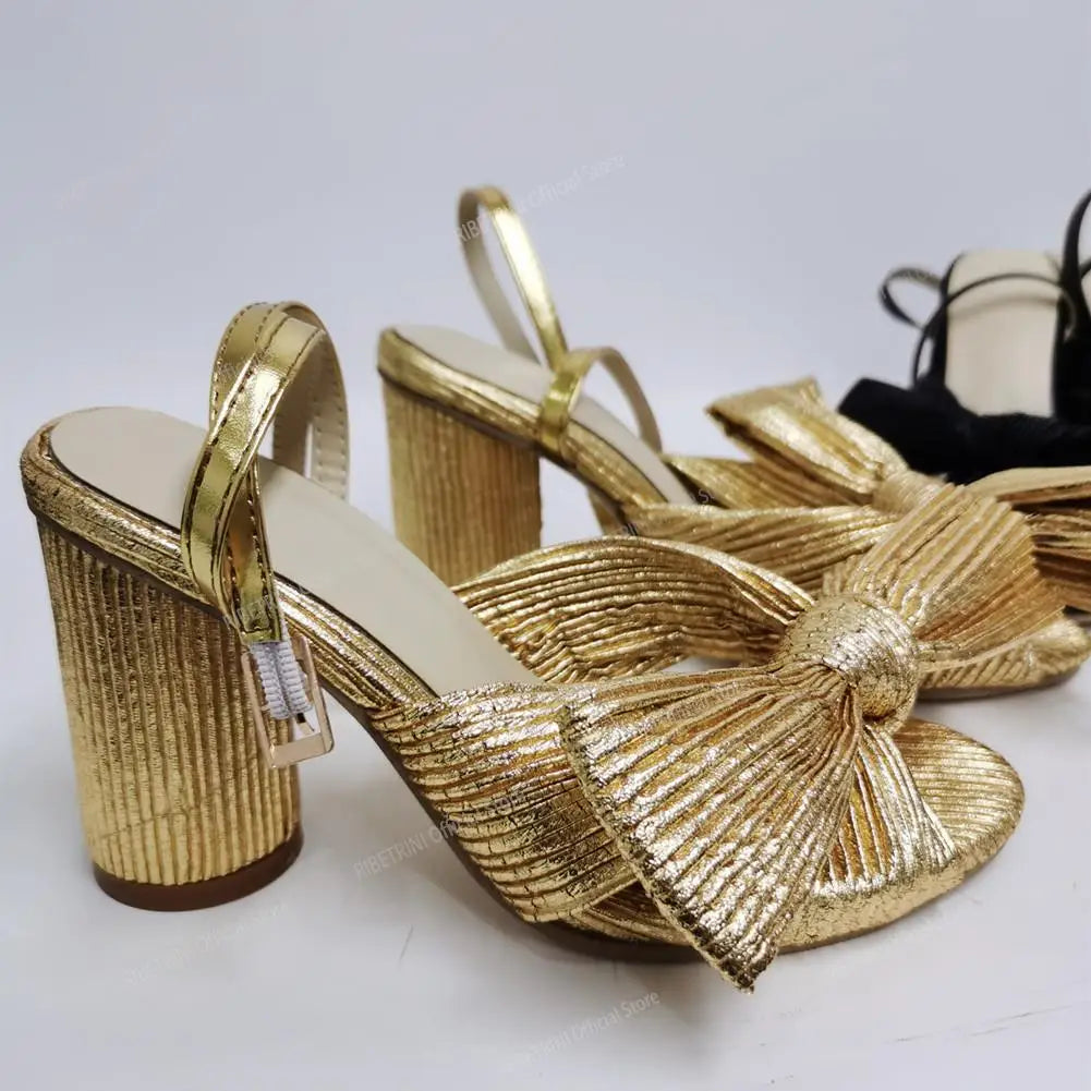 Look At Me Pumps: Hochhackige Sandalen mit quadratischem Absatz