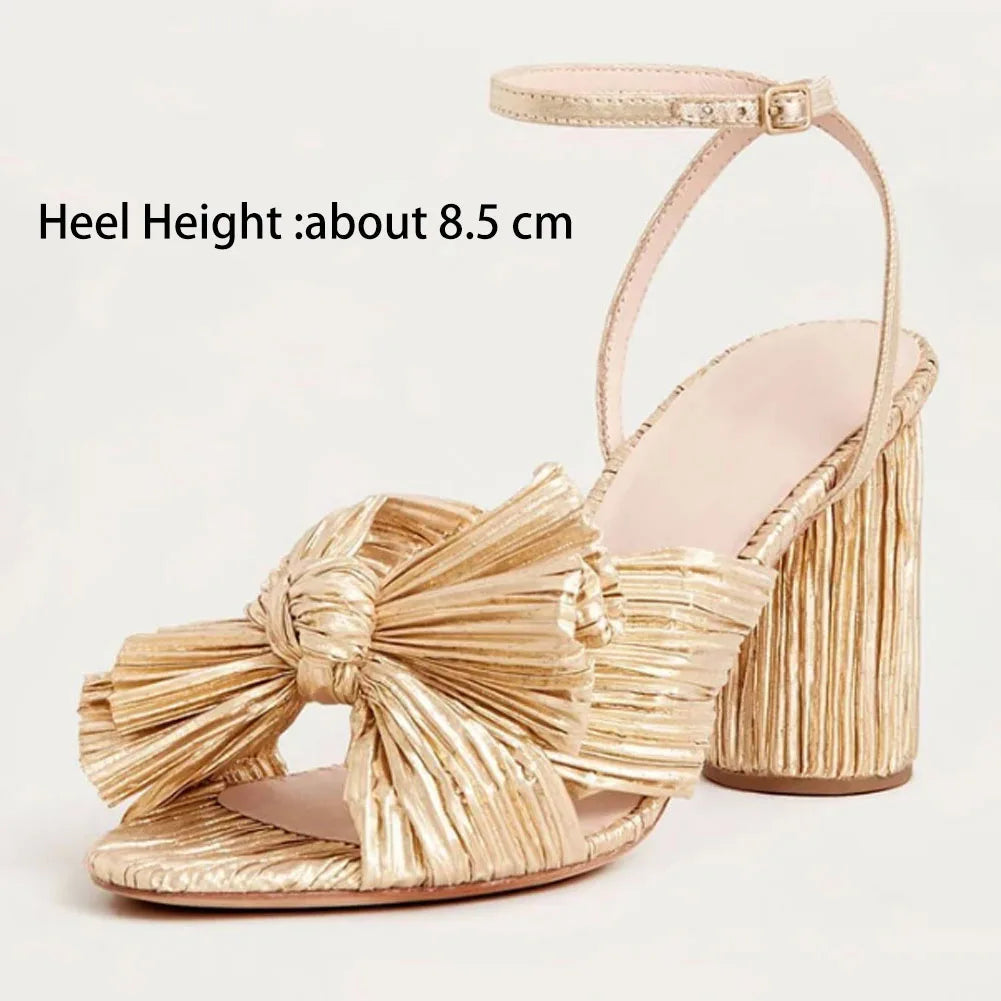 Look At Me Pumps: Hochhackige Sandalen mit quadratischem Absatz