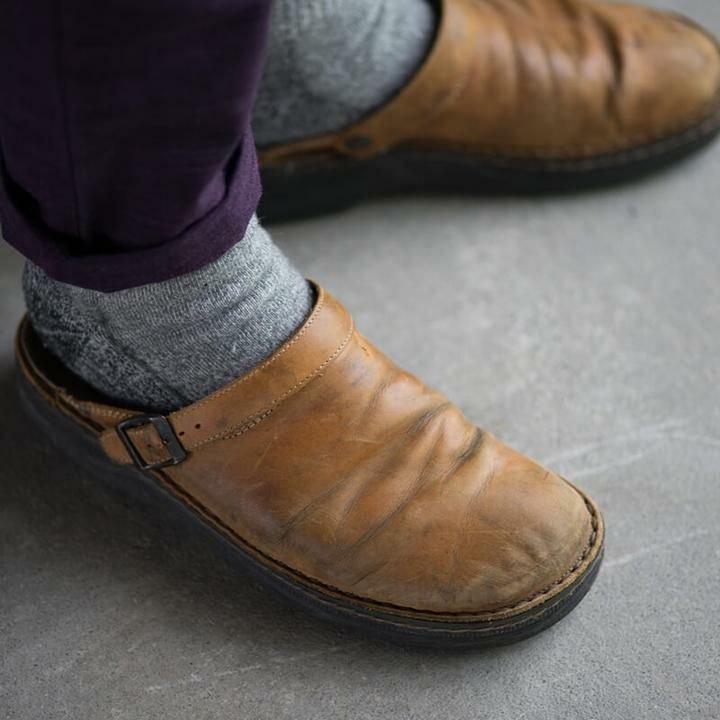 Orthopädische Lederhausschuhe mit Fußgewölbestütze