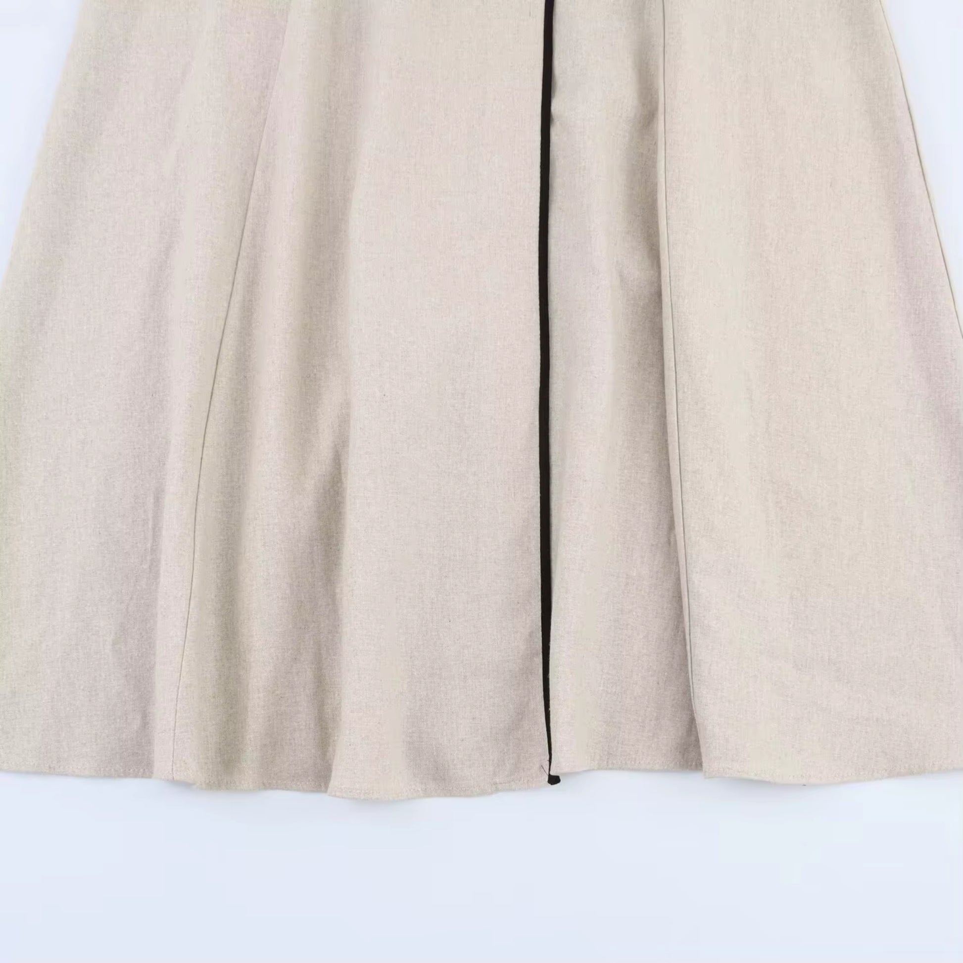Sommerkleid 2025: Elegantes, tailliertes V-Ausschnitt-Midikleid mit Gürtel